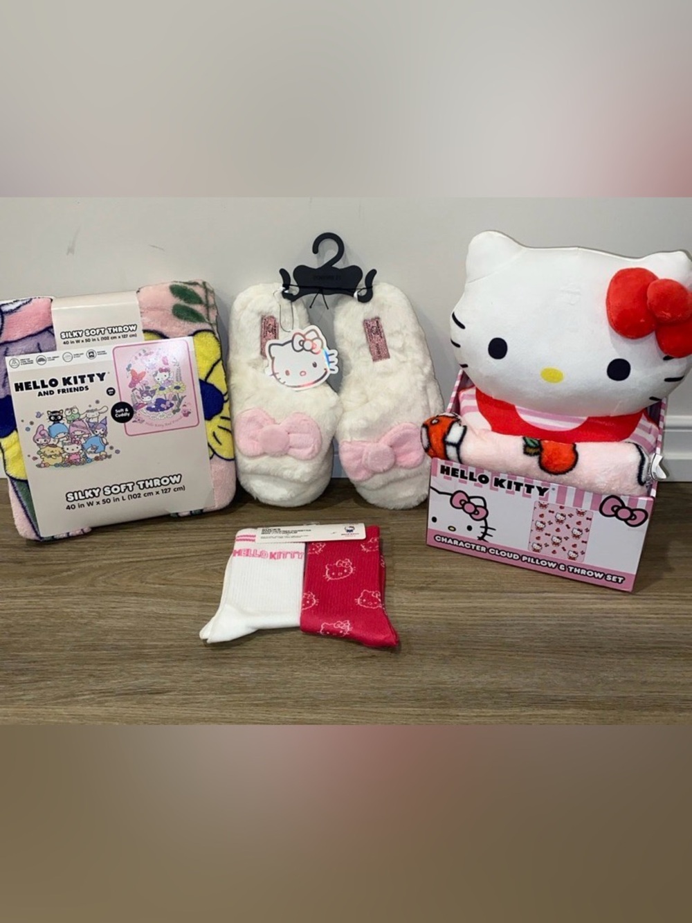 Hello Kitty Plush Collectors Set